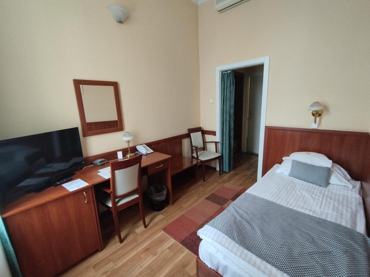 מישקולץ Hotel Pannonia מראה חיצוני תמונה